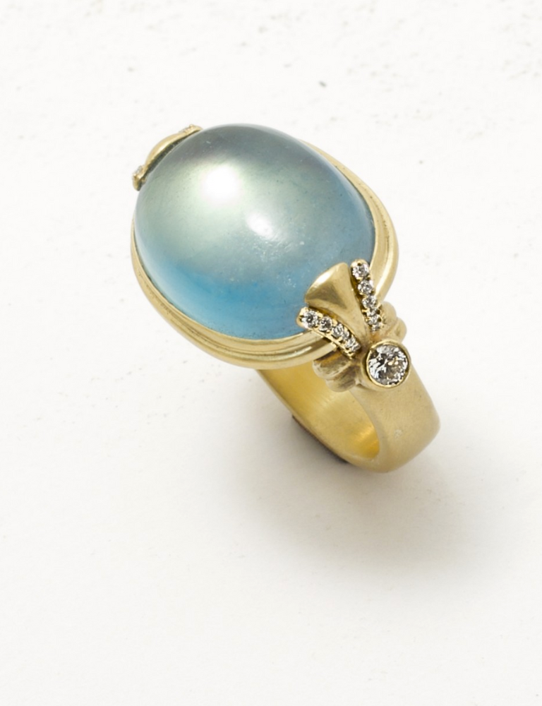 Aquamarine Scallop Ring with Diamonds